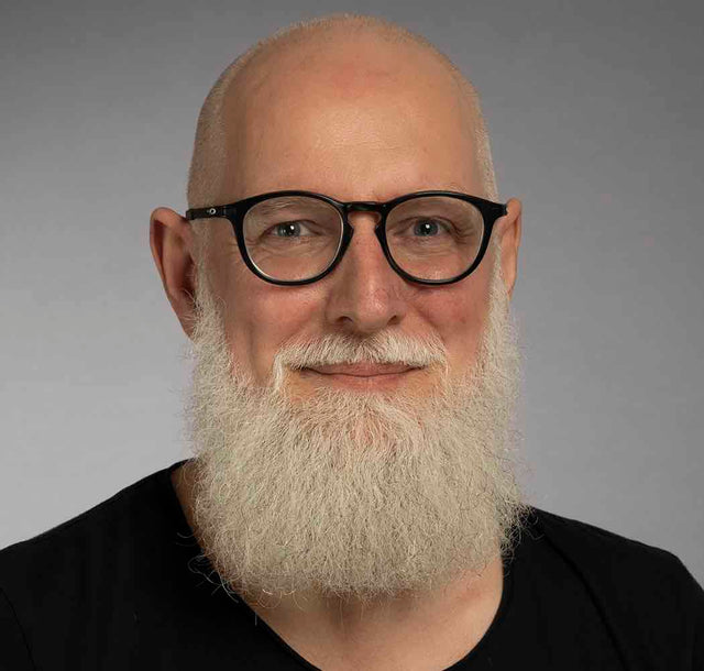 Portræt foto af Jesper Elling, Founder af WoodMee et træ legetøj og smukt home deco.